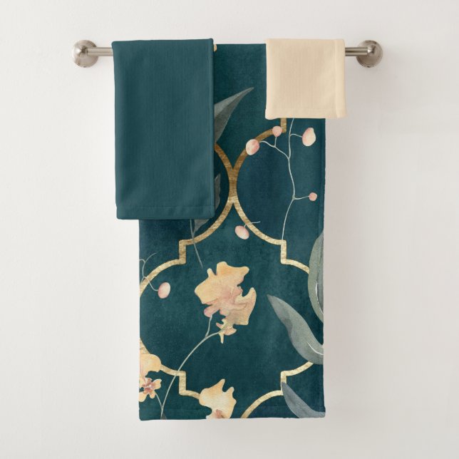 Serviette fleurie verte et dorée (En situation)