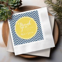 Chevrons bleu marine avec Monogramme jaune personn