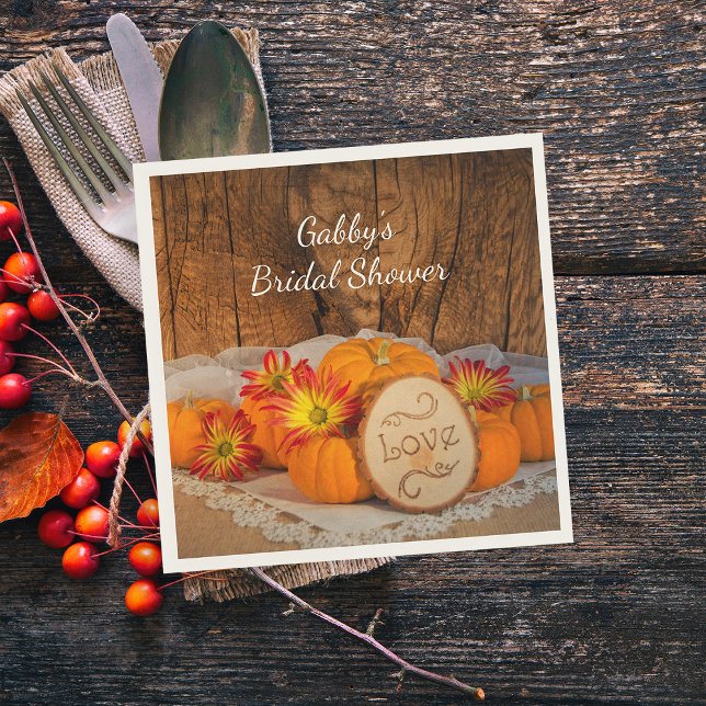 Serviette Jetable Citrouille rustique Automne Grange Fête des mariée (Set the tables at your Autumn Bridal Shower with the charming Rustic Pumpkins Paper Napkins.)