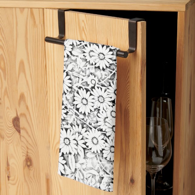 Serviette Motif marguerite noire et blanche (Pliage en tiers)