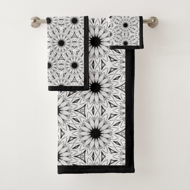 Serviettes de bain motif noir et blanc (En situation)