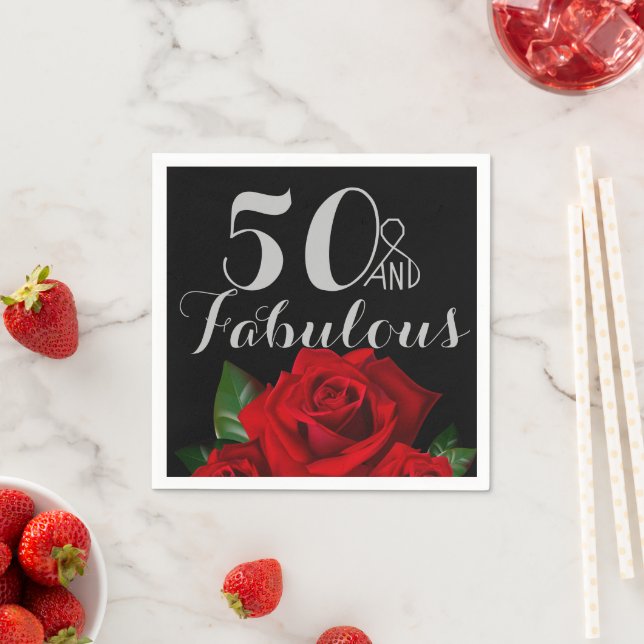 Serviettes En Papier 50 et Fabuleux Anniversaire avec Roses Rouges (En situation)