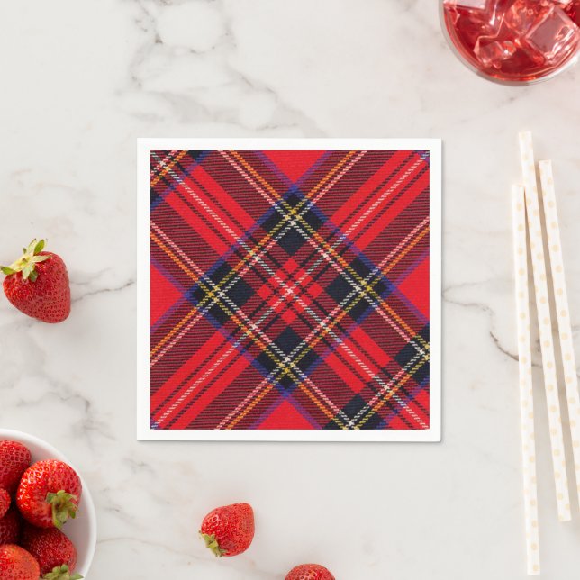Serviettes En Papier Royal Stewart tartan rouge noir plaid (En situation)