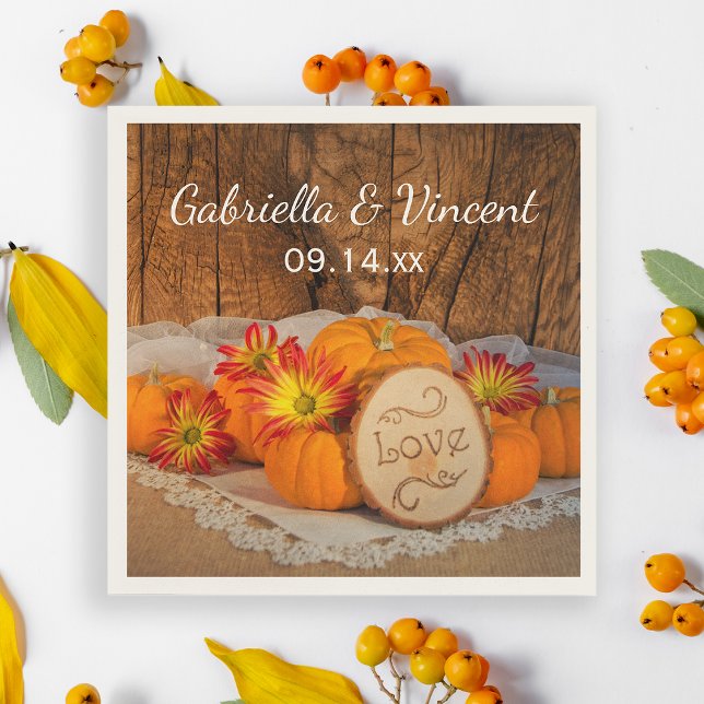 Serviettes Jetables Citrouille rustique Automne Mariage de la grange (Set the tables at your Autumn marriage reception with the Rustic Pumpkins Fall Wedding Napkins.)