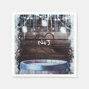 Serviettes Jetables Mariage d'hiver dans une grange rustique avec tonn