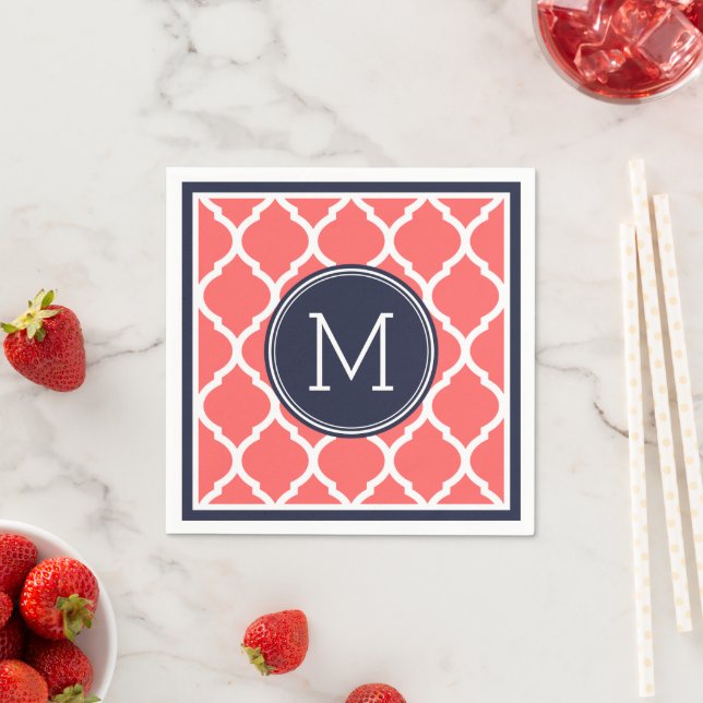 Serviettes Jetables Monogramme Mariage de Quatrefoil bleu marine et co (En situation)