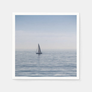 Serviettes Jetables Un voilier sur une mer calme