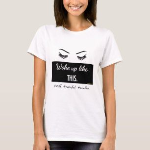 S'est réveillé comme ce T-shirt de cils