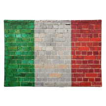 Drapeau de l'Italie sur un mur de briques