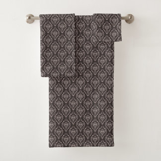Set of patterned towels with a classic damask 