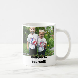 Seth et Caleb croient en vous-même la tasse