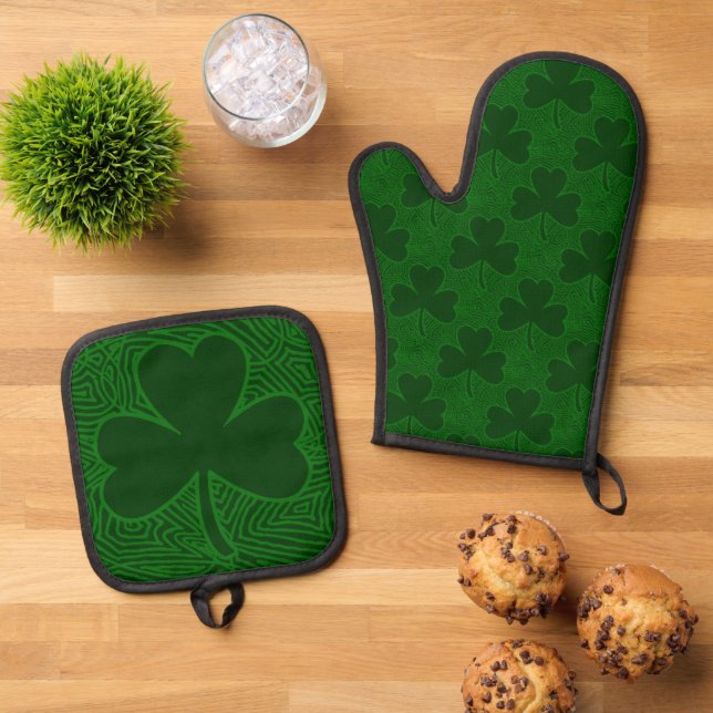 Shamrock Oven Mitt & Pot Holder Set (Top Down)