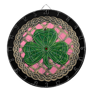 Shamrock rose sur la Cible de flechettes des noeud