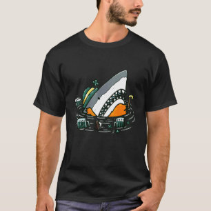 Shark Irish Shamrocks Lucky St Patty's Day Basic I T-Shirt