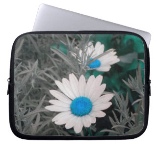 Shasta Daisies (w/Blue) Laptop Sleeve