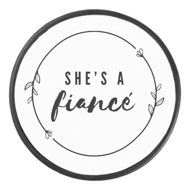 She’s a Fiancé Elegant Engagement Bride to Be Gift (Devant)