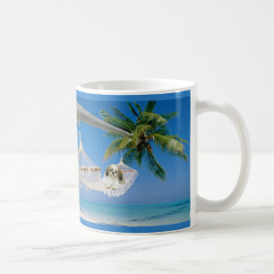 Shih Tzu traînant juste la tasse