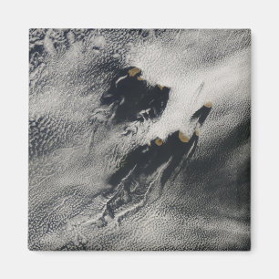 Ship-wave-shaped wave clouds and cloud vortices magnet