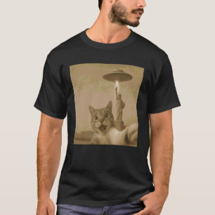 Shocked Cat Selfie with UFOs Funny Cat Alien Women T-Shirt
