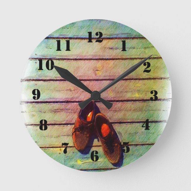 Shoe drawing round clock (Front)