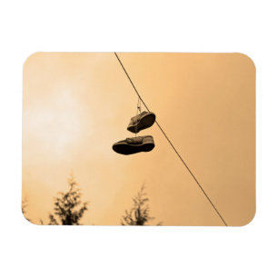 Shoe tossing magnet