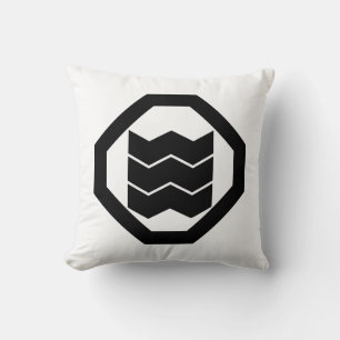 Shrinkage-shaped Kanji for three on tray Throw Pillow