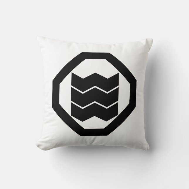Shrinkage-shaped Kanji for three on tray Throw Pillow (Front)