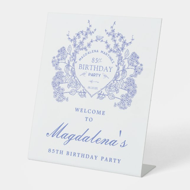 Signe De Table 85e anniversaire fête Blue Floral Crest Bienvenue (Recto)