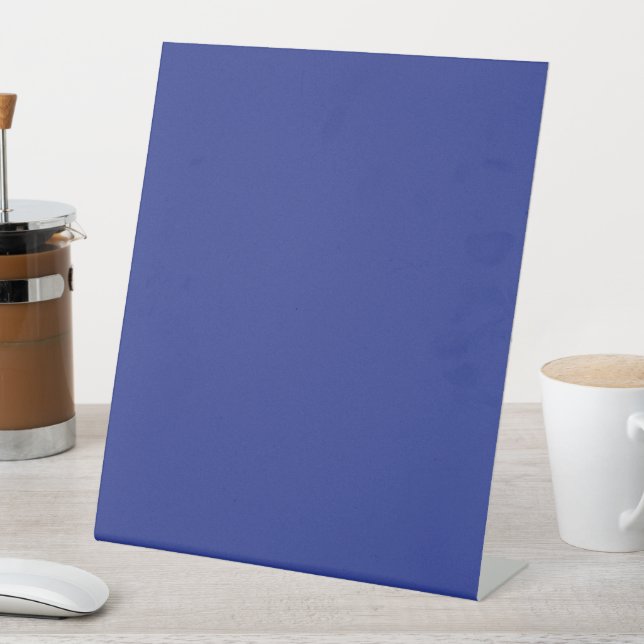 Signe De Table Arrière-plan bleu profond | Conception minimaliste (In SItu)