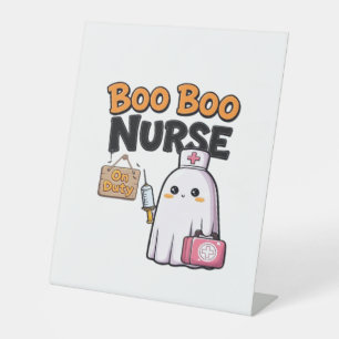 Signe De Table Boo Boo Infirmière En Service Classique T-Shirt
