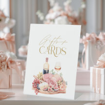 Cadeaux et Cartes de Baby Shower autour d'un Plate