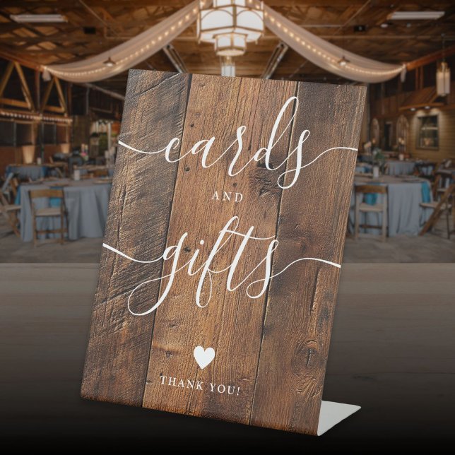 Signe De Table Cartes et cadeaux en bois rustique avec écriture (Rustic Wood Barn Script Cards And Gifts Pedestal Sign)