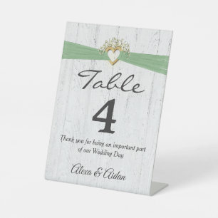 Signe De Table Coeur mariage Avec Ruban Vert Sage Sur Bois