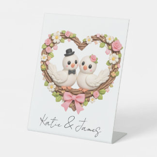 Signe De Table Cute Love Birds in Heart-Shaped Floral Wreath