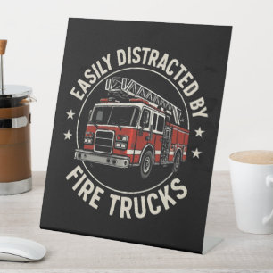 Signe De Table Facilement Distrait Par Les Camions De Pompiers