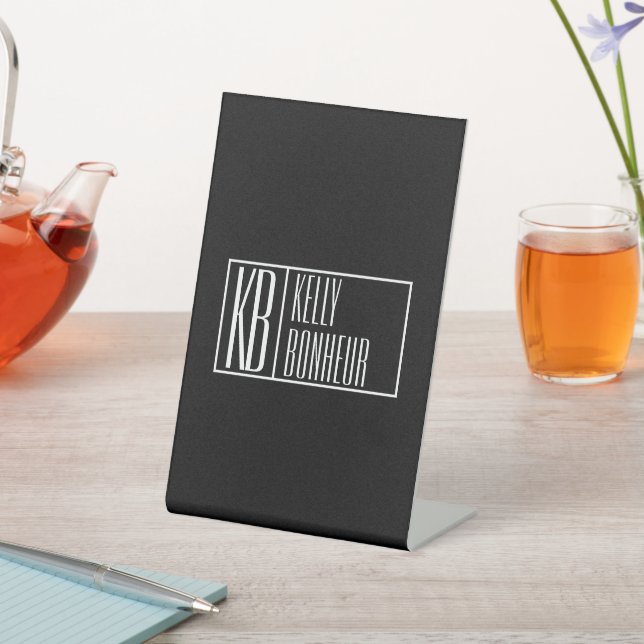 Signe De Table Initiales modernes en noir et blanc avec nom Monog (In SItu)