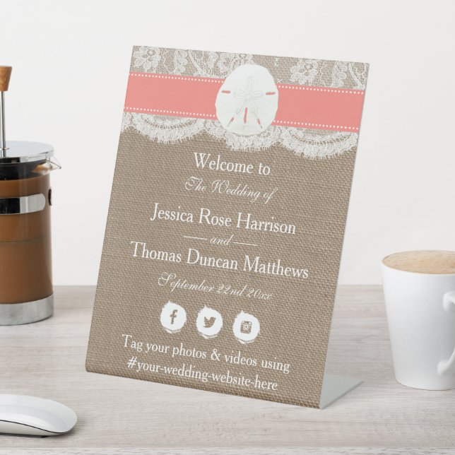 Signe De Table La collection de mariage Coral Sand Dollar Beach (In SItu)