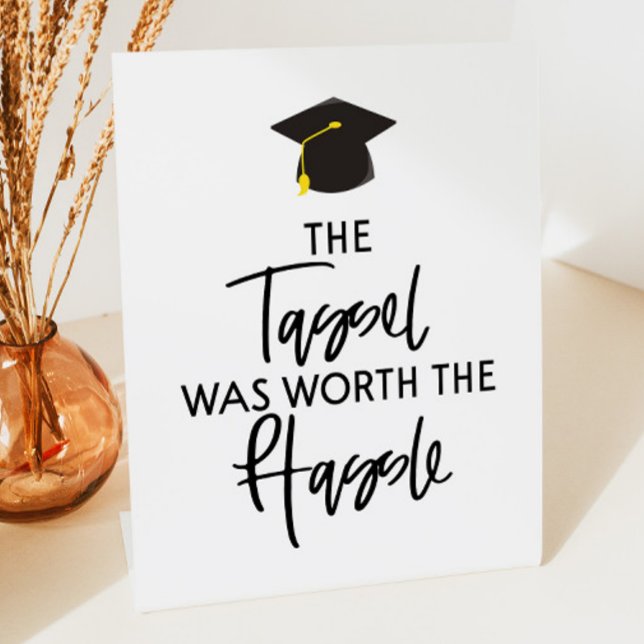 Signe De Table Le Tassel Vaut La Fête De La Graduation Hassle (Créateur téléchargé)