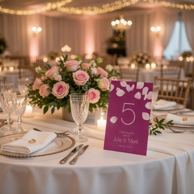 Signe De Table Mariage de pétales roses romantiques (Créateur téléchargé)
