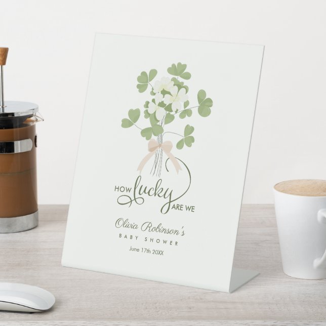 Signe De Table Modern Chic Lucky Shamrock with Bow baby shower (In SItu)