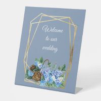 Panier Hydrangeas bleu poussiéreux fleuri d'accuei