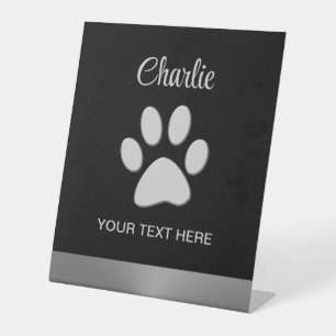 Signe De Table Paw Chien Argent sur arrière - plan noir