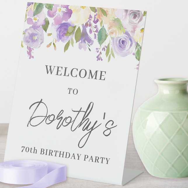 Signe De Table Purple Rose Floral 70e anniversaire Bienvenue (Message me if you need matching party supplies. Napkins, paper plates, balloons, etc. )