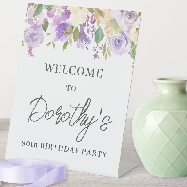Signe De Table Purple Rose Floral 90e anniversaire Bienvenue (Need more party supplies? Message me for help finding matching paper plates, napkins, balloons etc.)