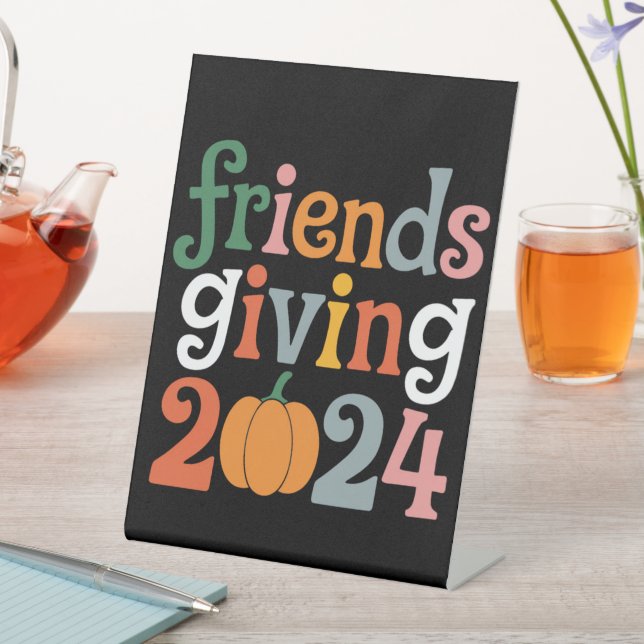 Signe De Table Retro Amis Donnant 2024 Thanksgiving Fall (In SItu)