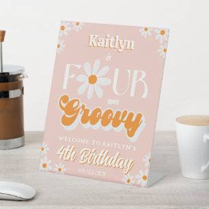 Signe De Table Retro Quatre Filles toujours Super 4e anniversaire