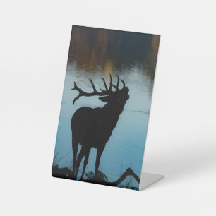Signe De Table Silhouette d'un cerf à l'aube