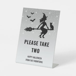 Signe De Table Sorcière sur fond gris pour Halloween, friandise o