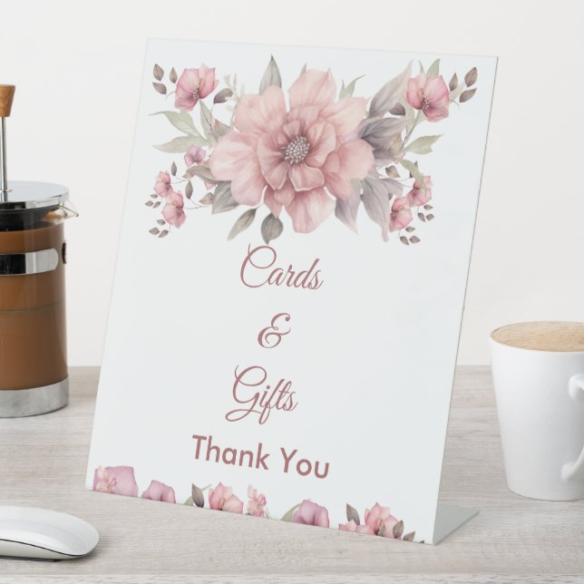 Signe De Table Symbole de mariage rose avec cartes et cadeaux (In SItu)
