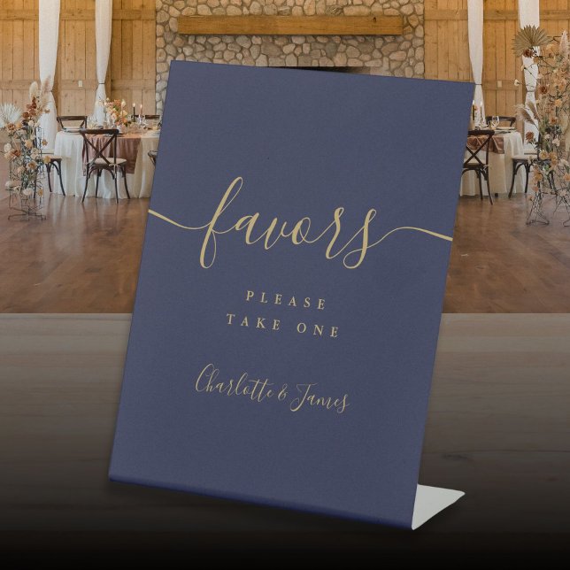Signe De Table Table de cadeaux de mariage moderne écriture Navy  (Navy Blue Gold Modern Script Wedding Favors Table Pedestal Sign)
